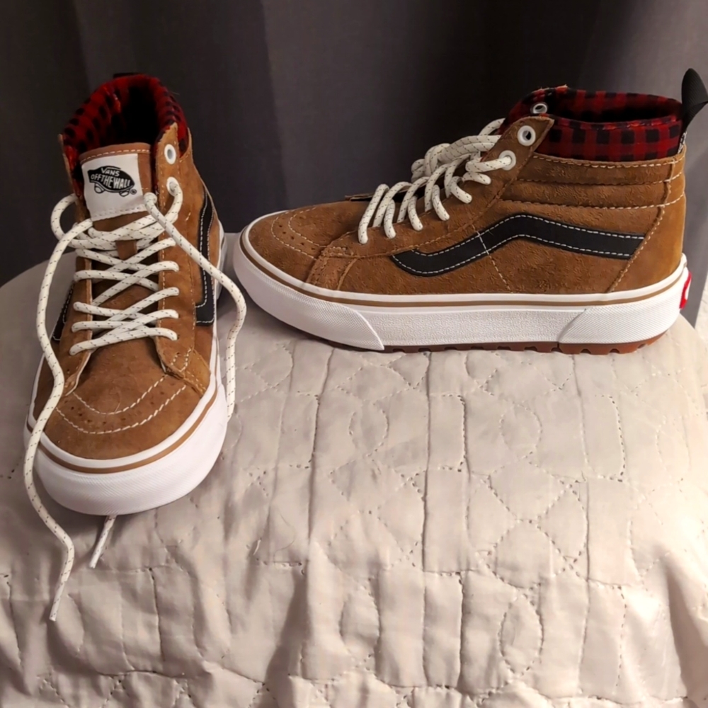 NEVER WORN Vans Ultracush high top